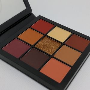 Huda Beauty warm brown eyeshadow palette